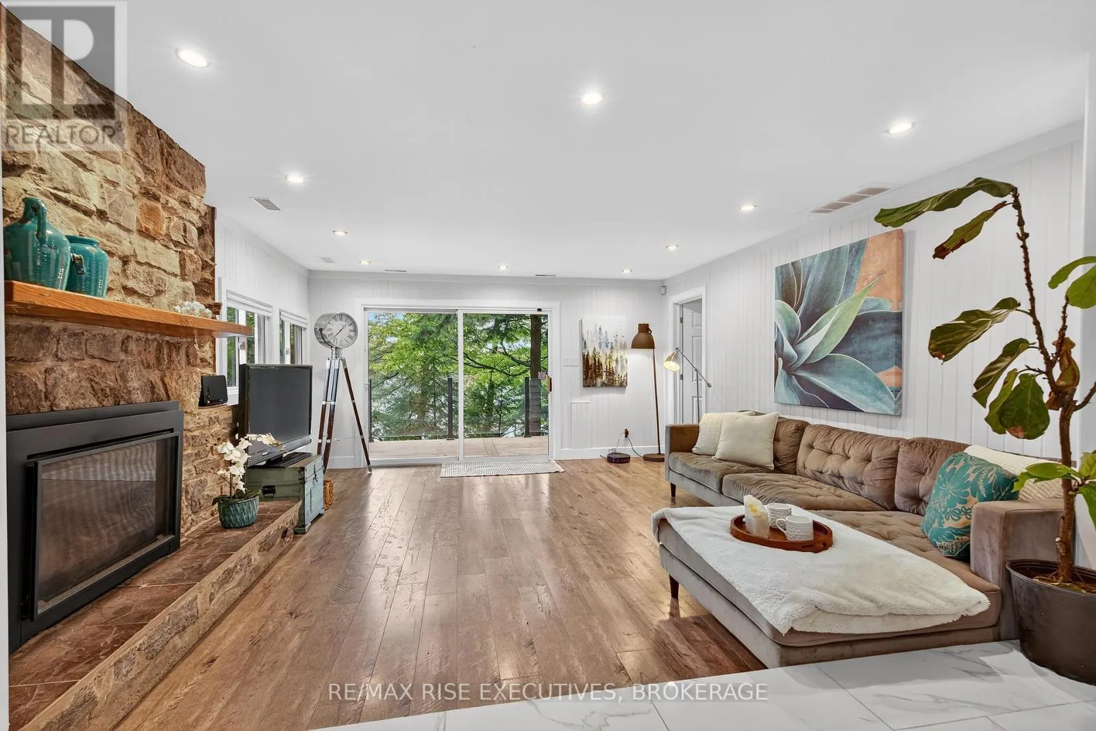 973 FOSTER BAY LANE