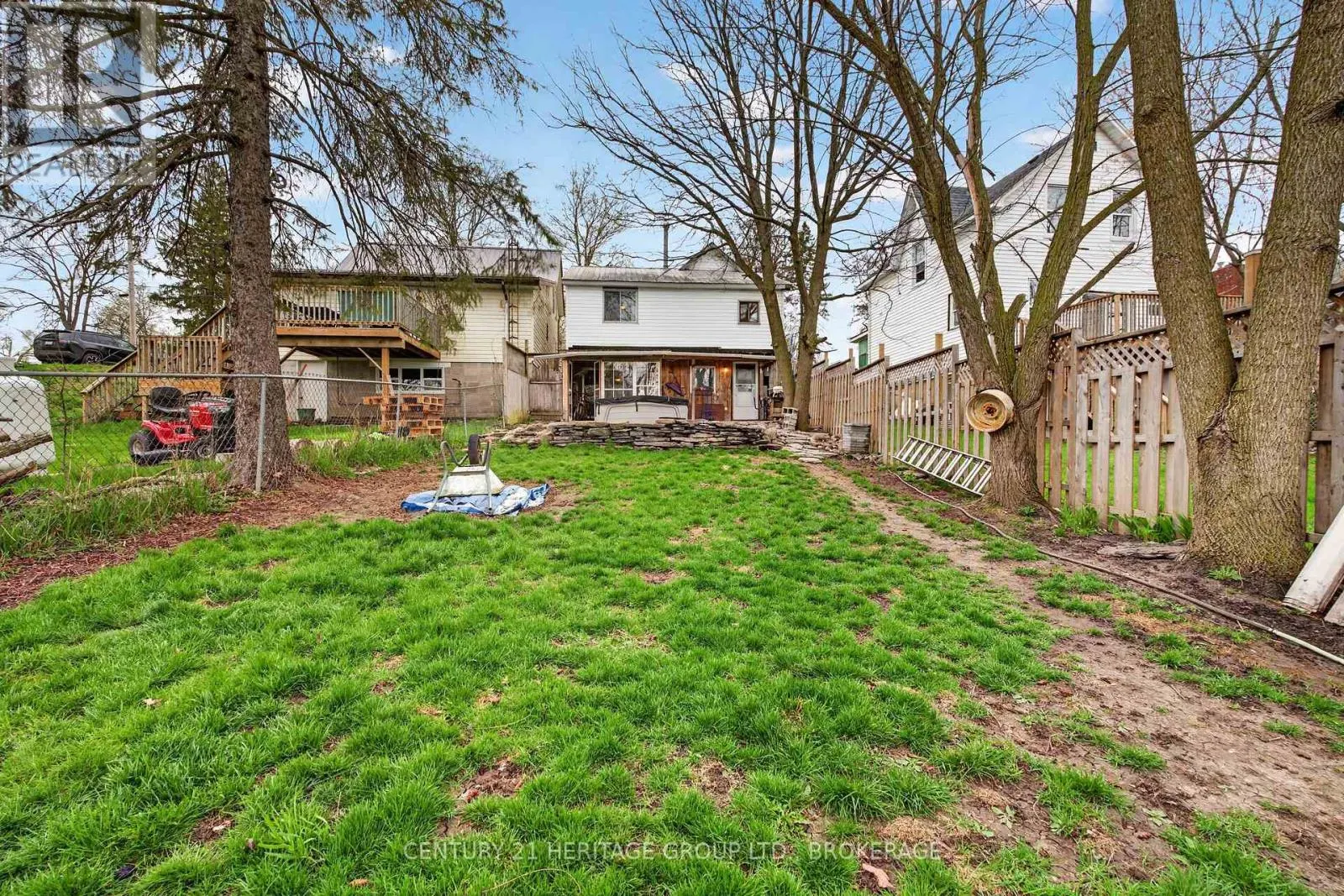 326 DUNDAS STREET