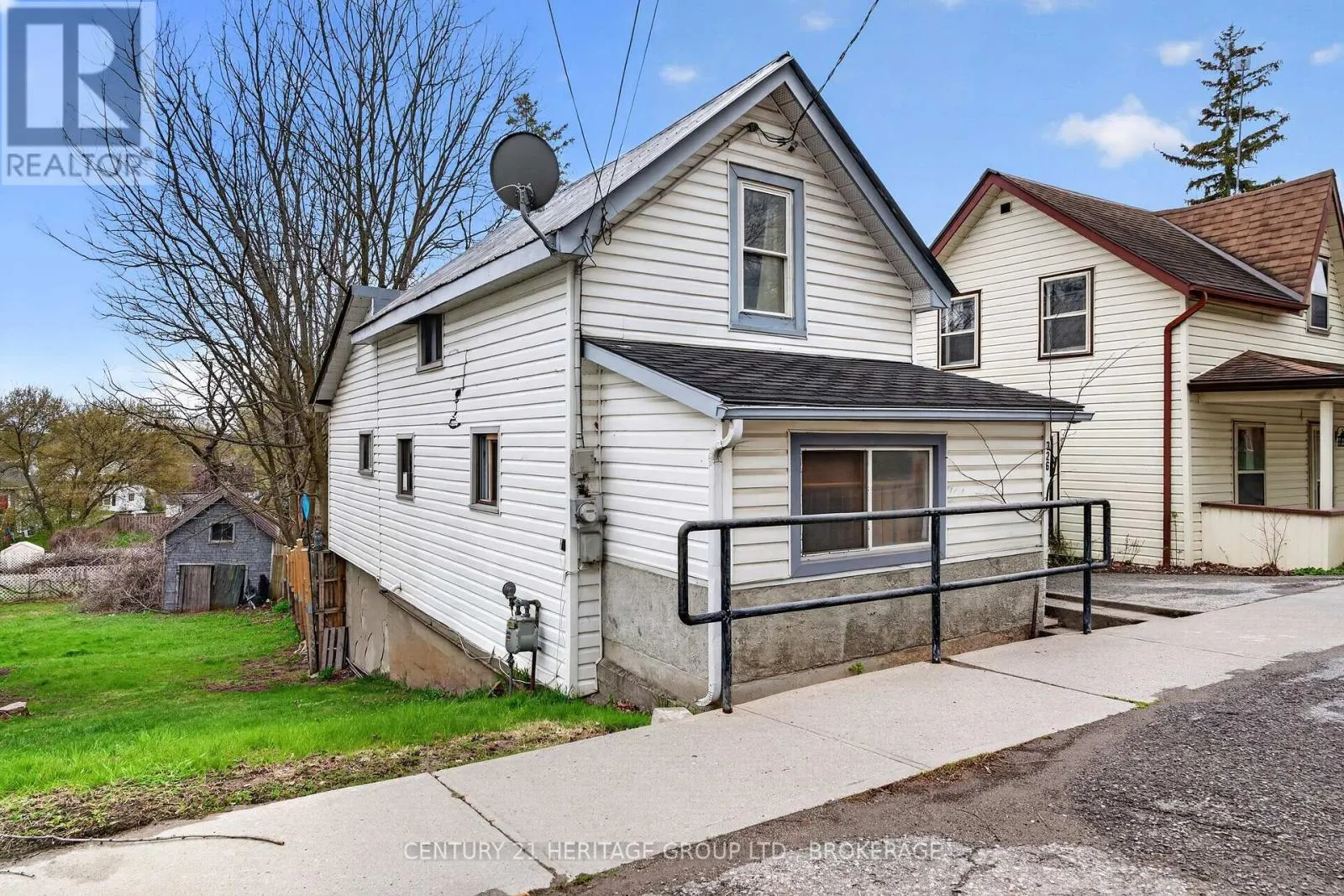 326 DUNDAS STREET