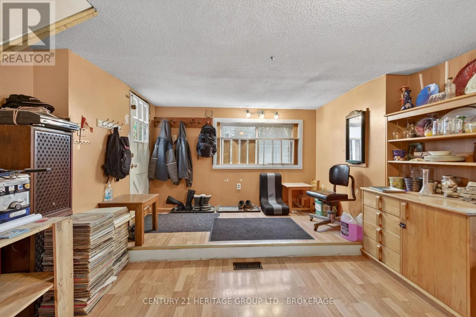 326 DUNDAS STREET