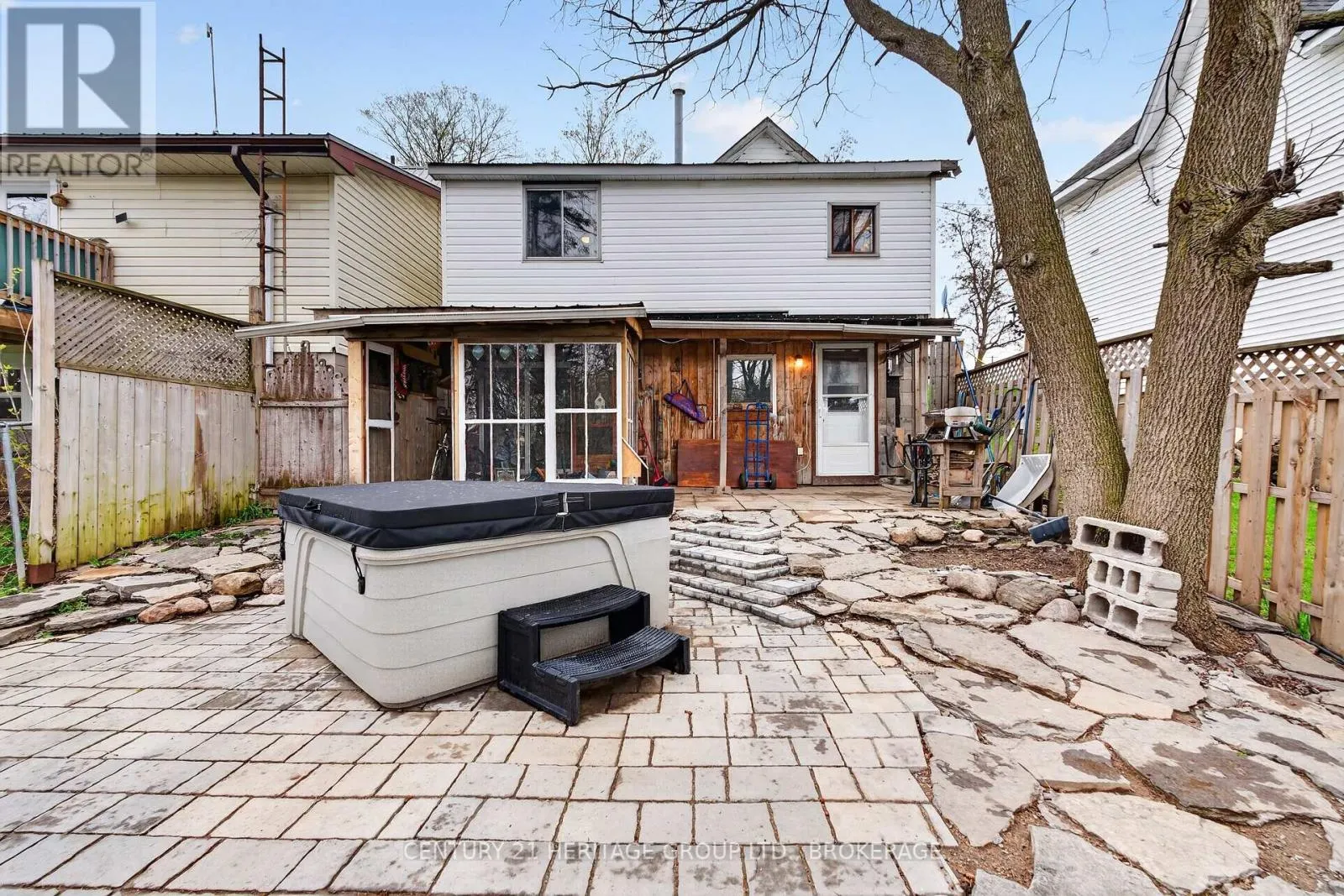 326 DUNDAS STREET