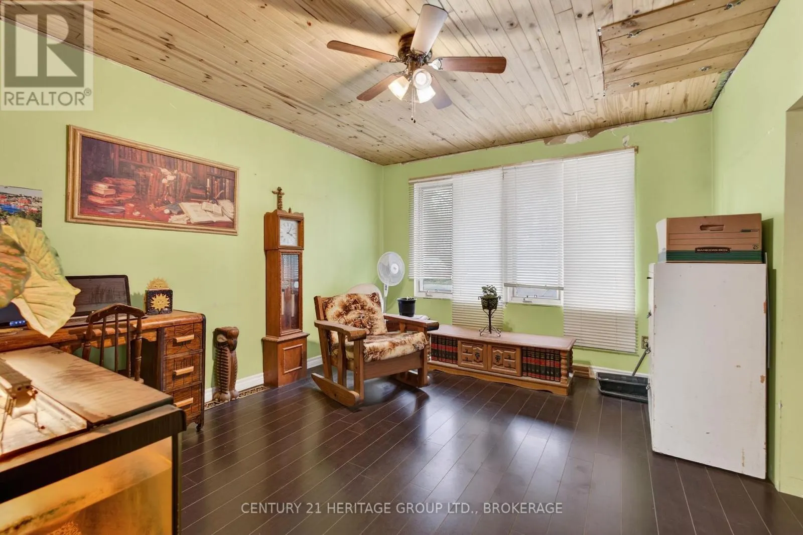 326 DUNDAS STREET