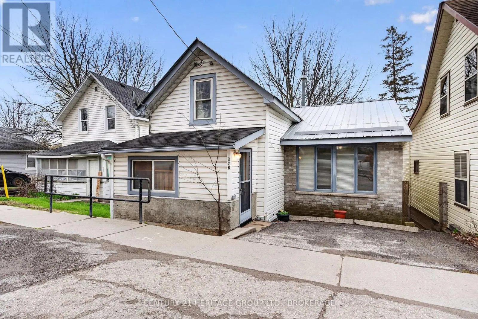 326 DUNDAS STREET