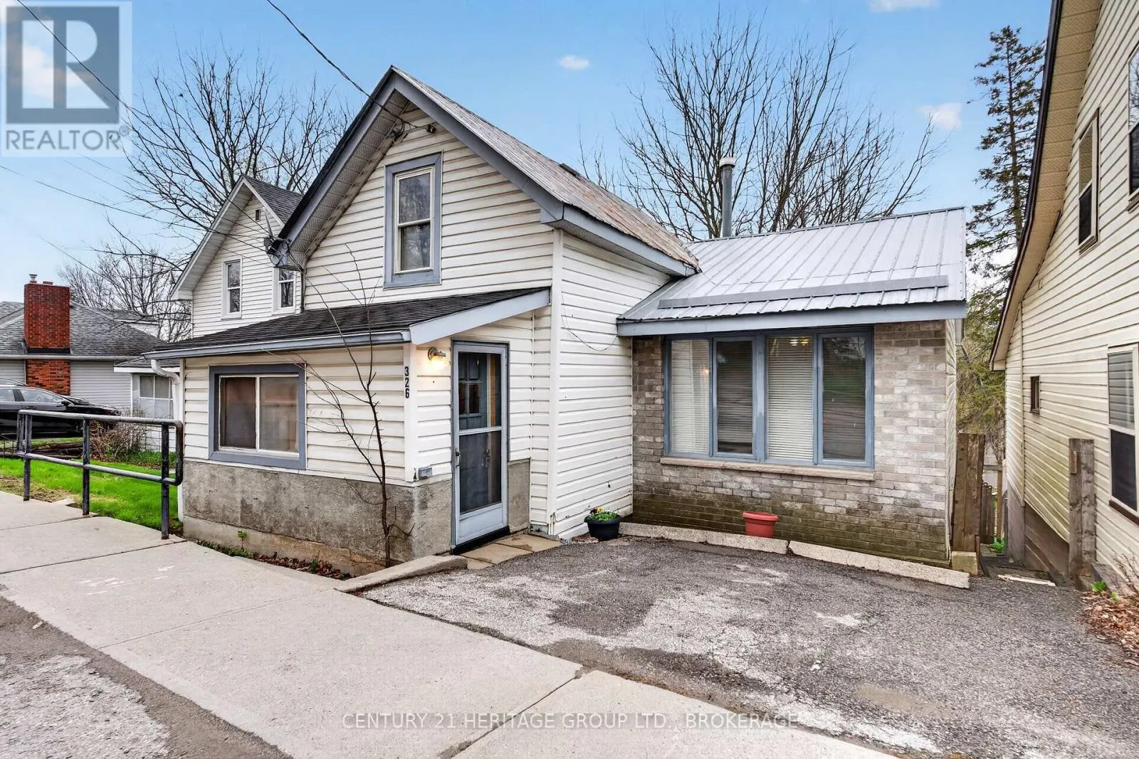 326 DUNDAS STREET