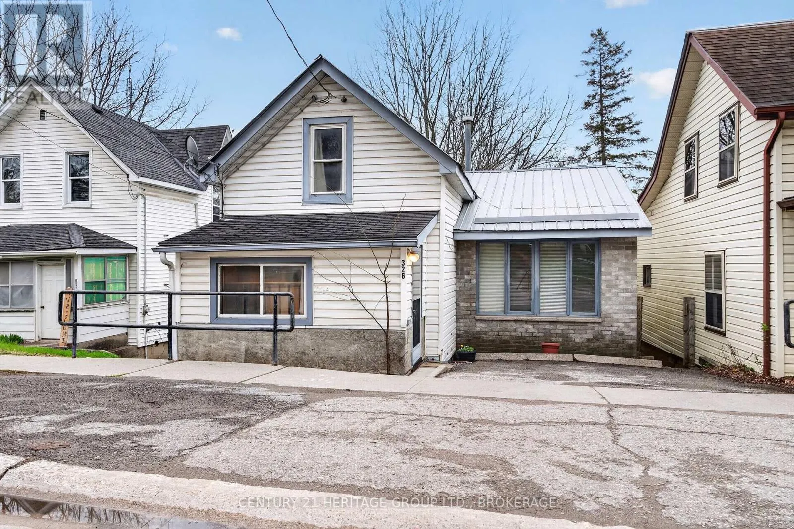 326 DUNDAS STREET
