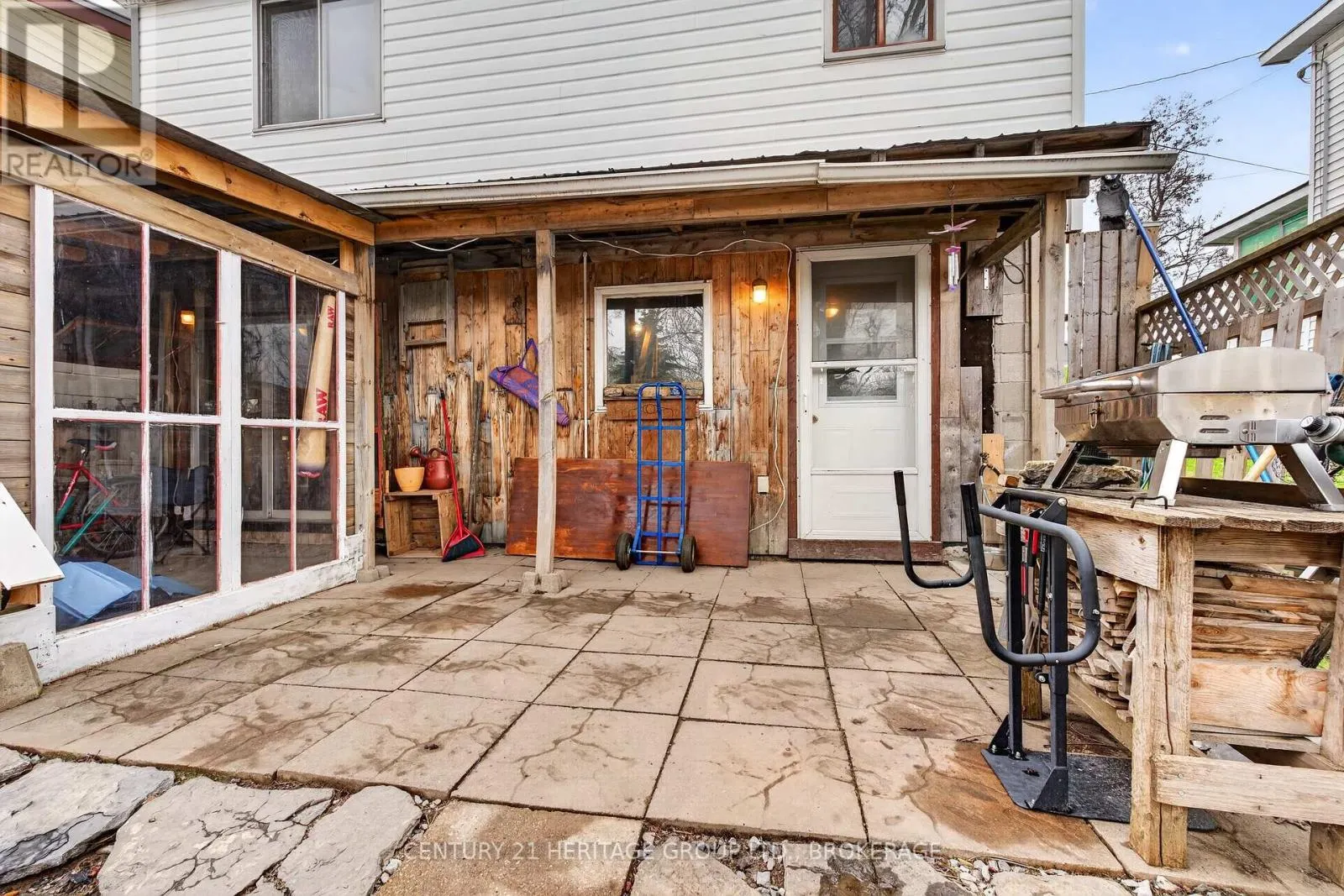 326 DUNDAS STREET