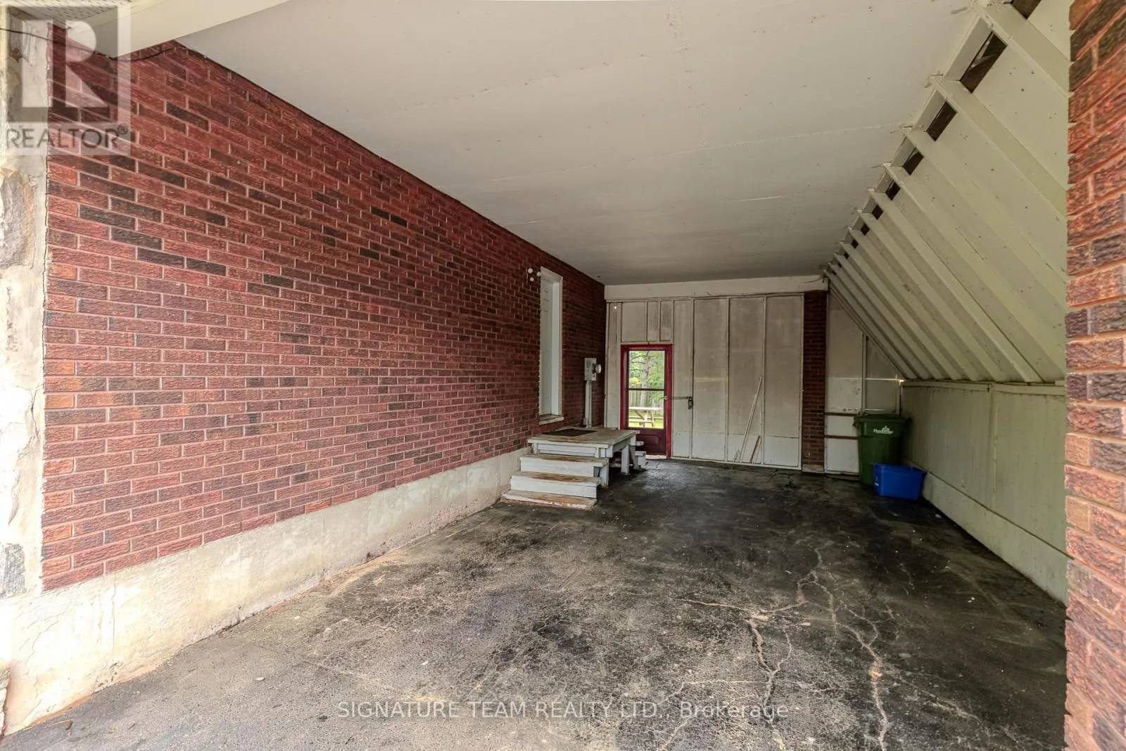401 BROADVIEW DRIVE