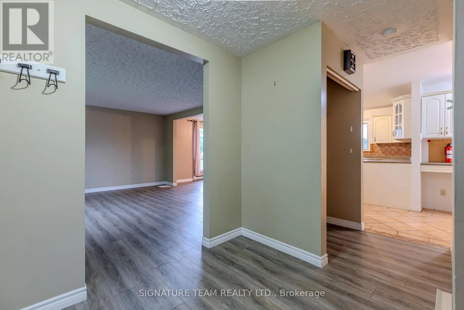 401 BROADVIEW DRIVE