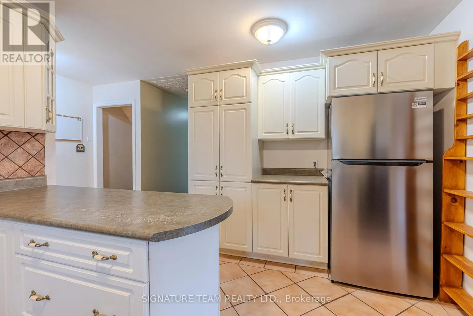 401 BROADVIEW DRIVE