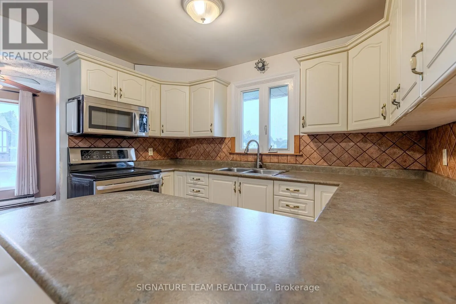 401 BROADVIEW DRIVE