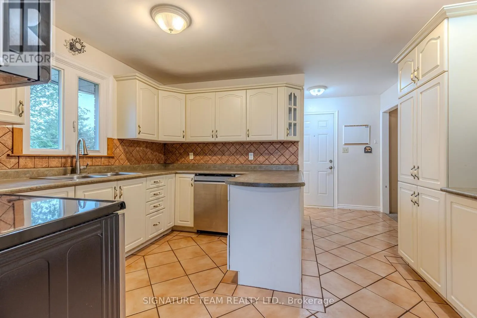 401 BROADVIEW DRIVE