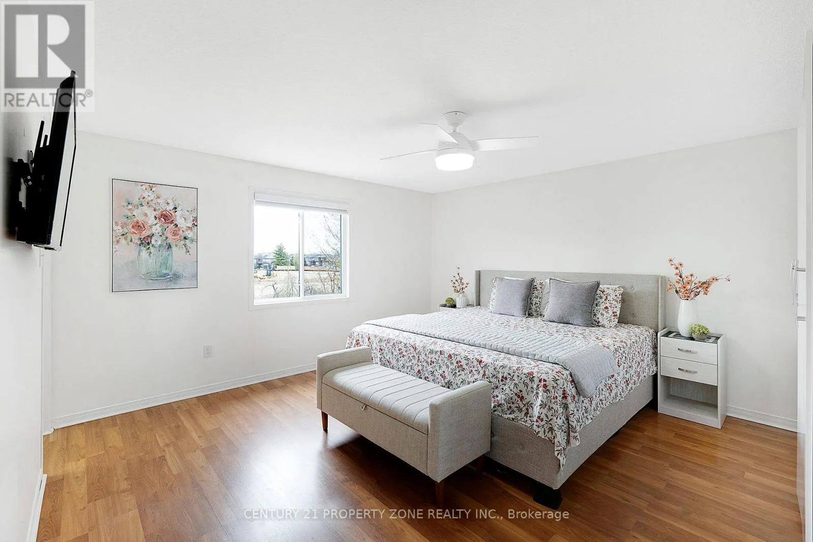 35 - 210 DAWN AVENUE