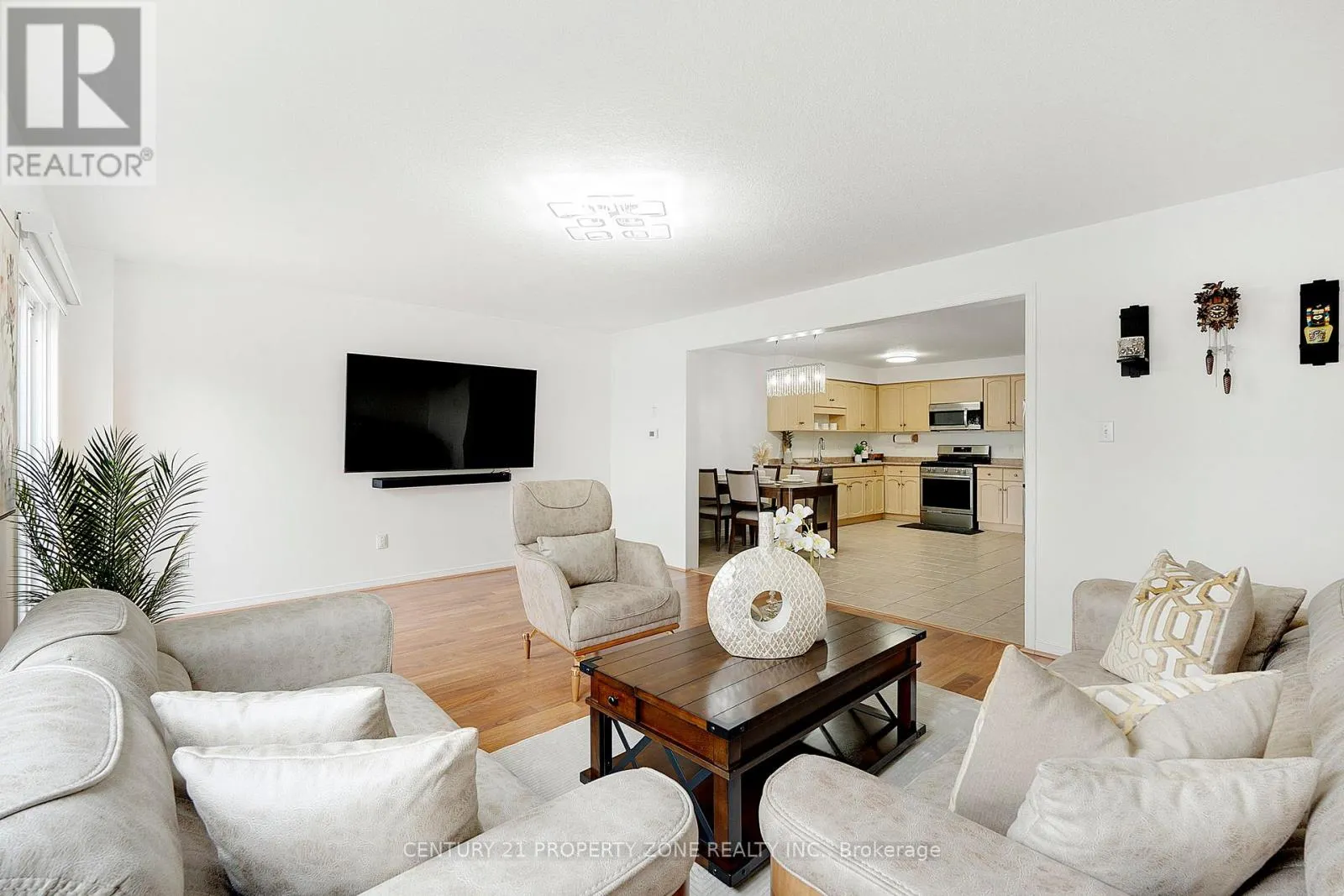 35 - 210 DAWN AVENUE
