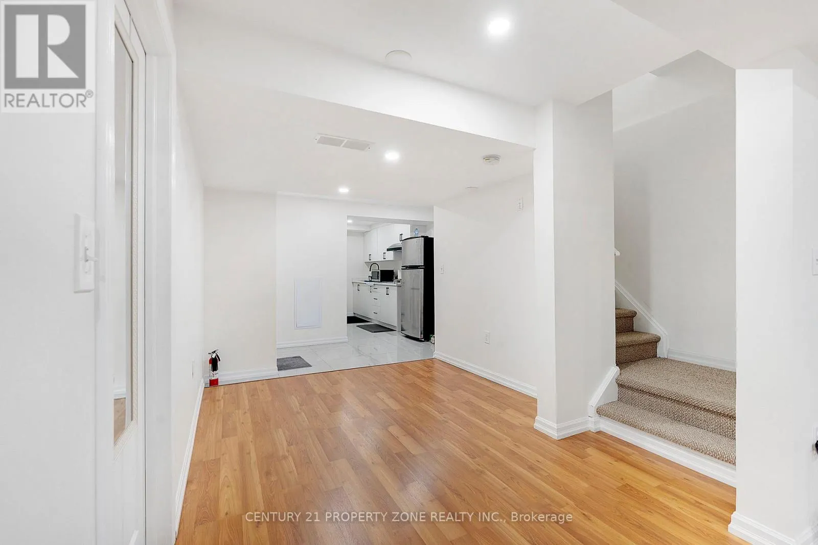 35 - 210 DAWN AVENUE