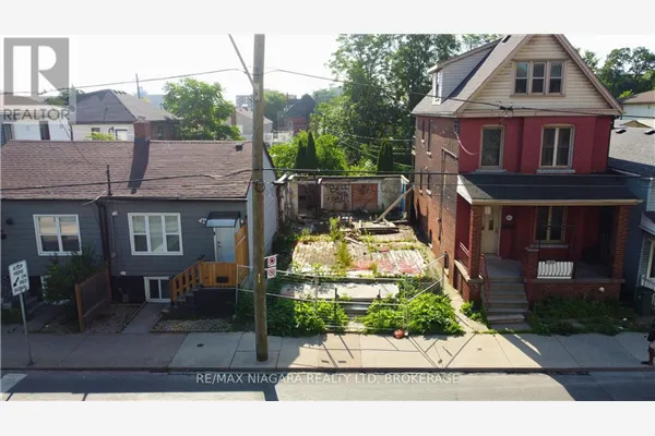 186 JOHN STREET N