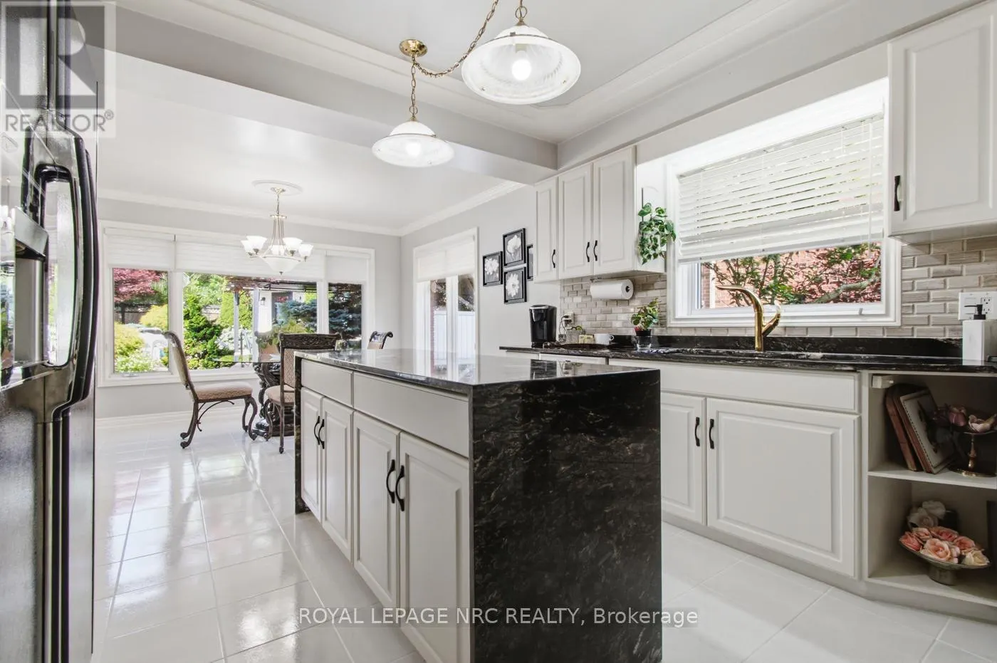 4 GREENVALE COURT