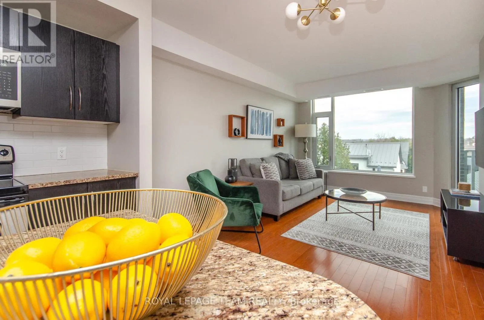 302 - 1433 WELLINGTON STREET W