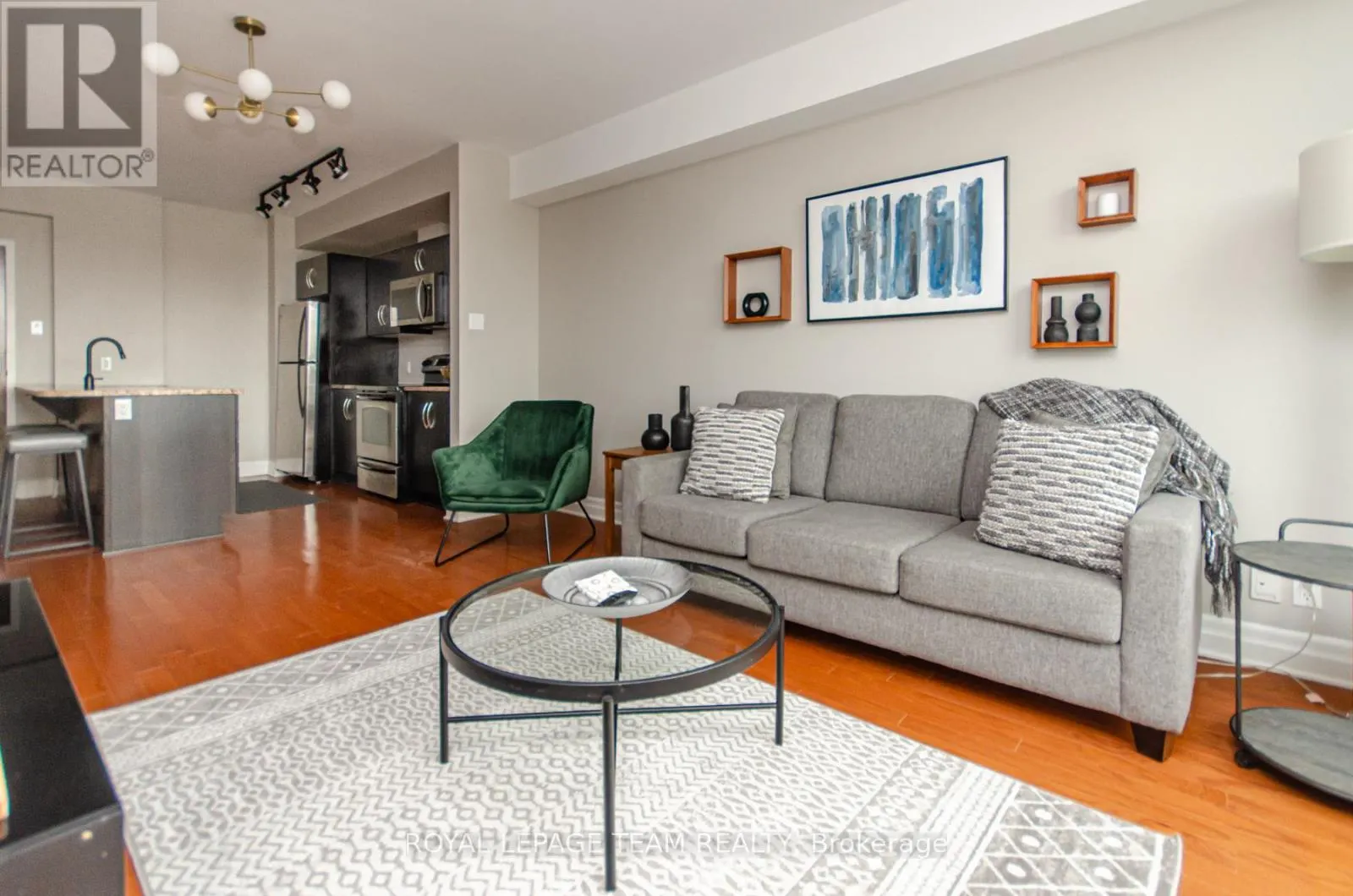 302 - 1433 WELLINGTON STREET W