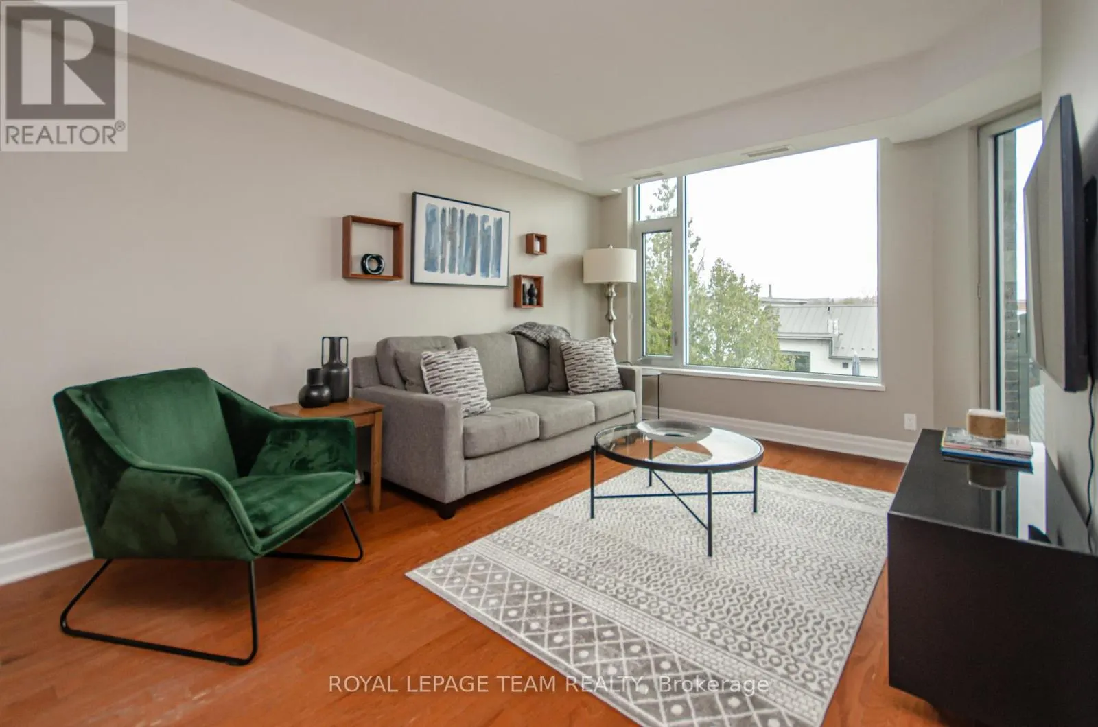 302 - 1433 WELLINGTON STREET W