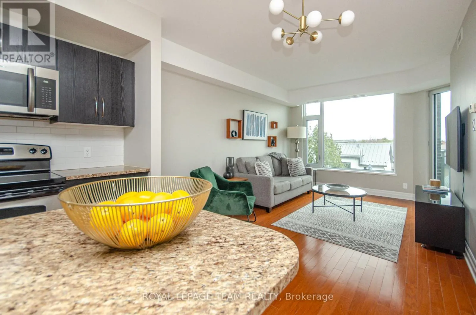 302 - 1433 WELLINGTON STREET W