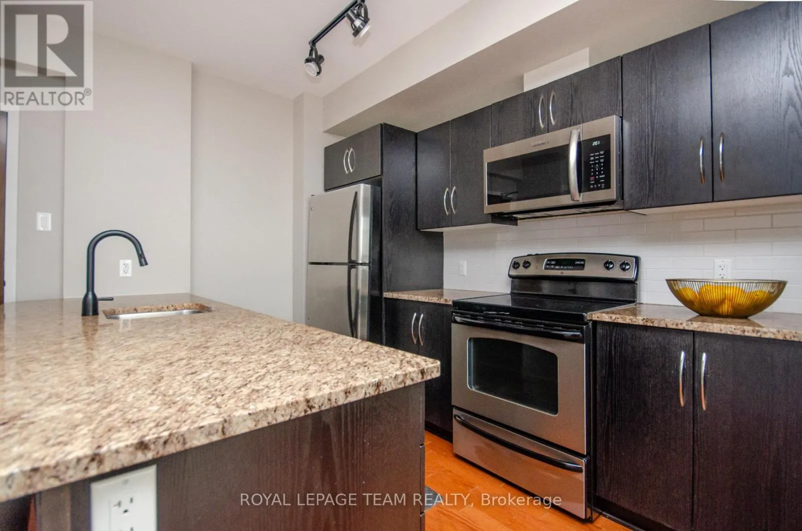 302 - 1433 WELLINGTON STREET W