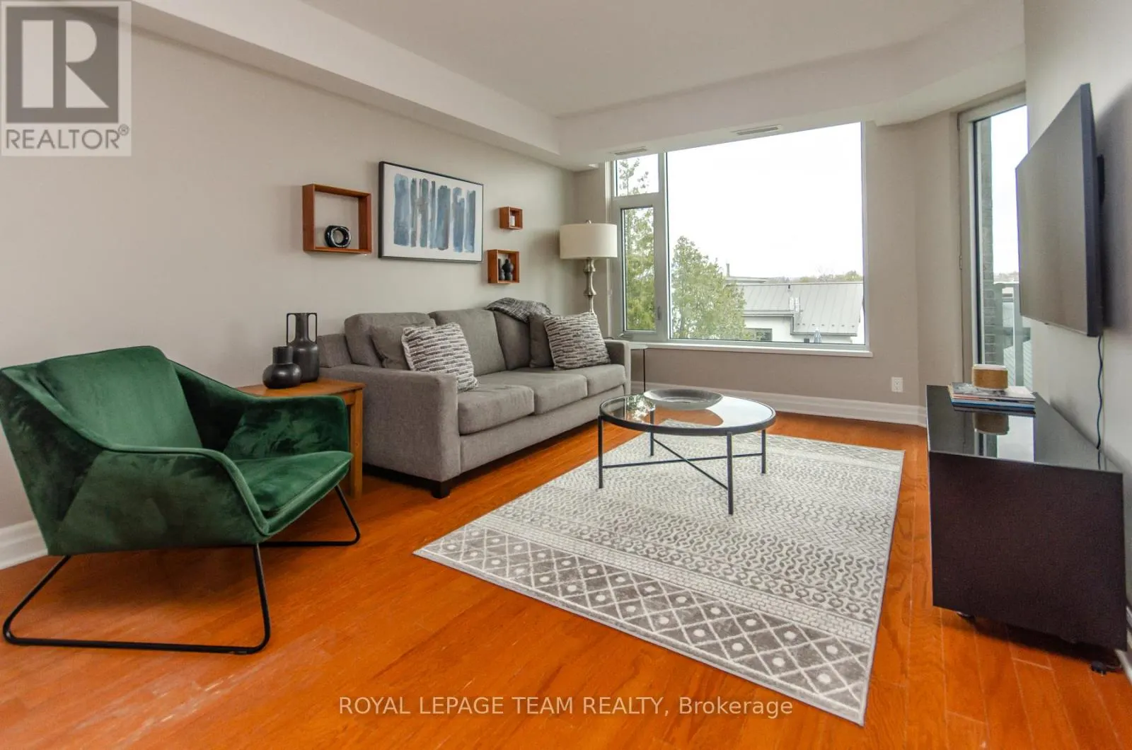 302 - 1433 WELLINGTON STREET W