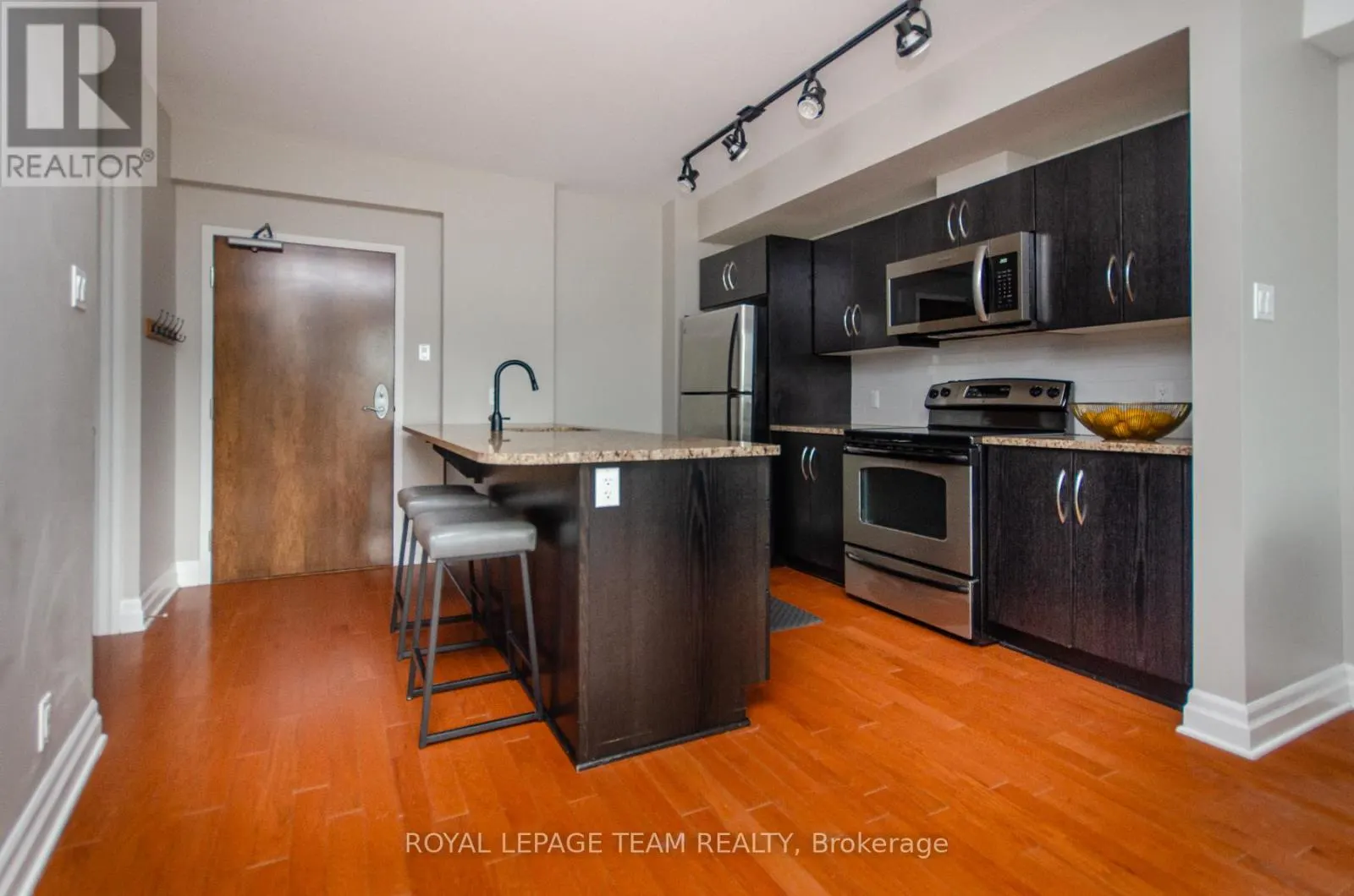 302 - 1433 WELLINGTON STREET W