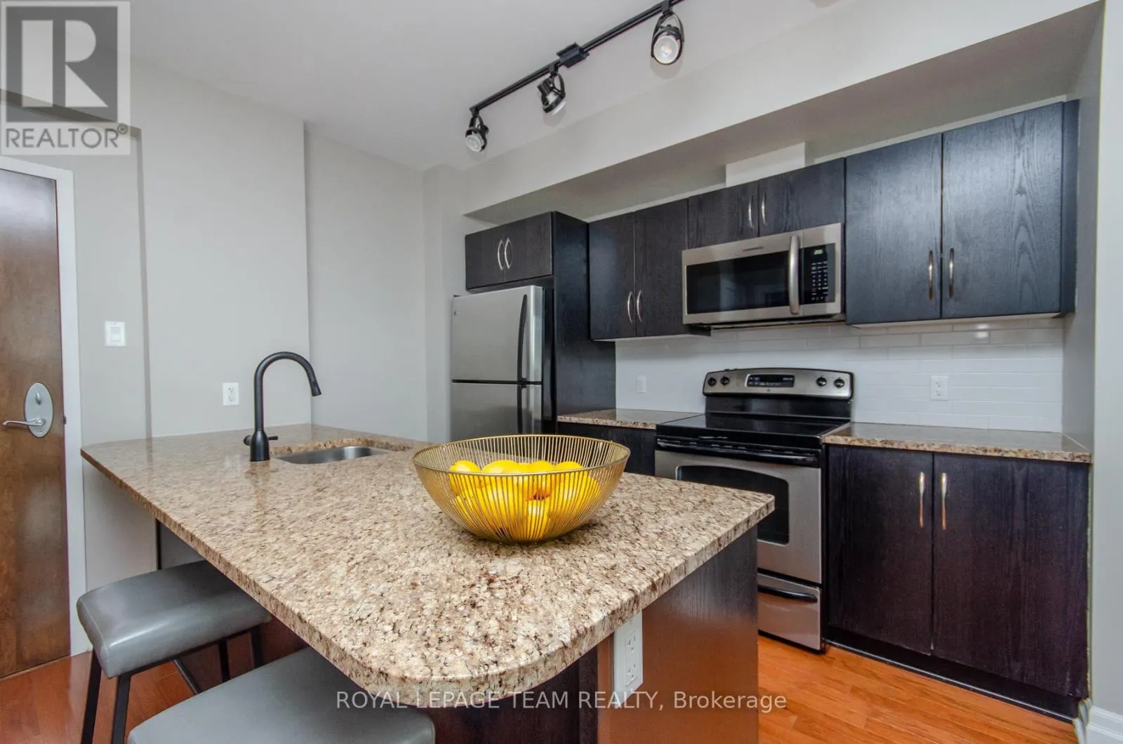 302 - 1433 WELLINGTON STREET W