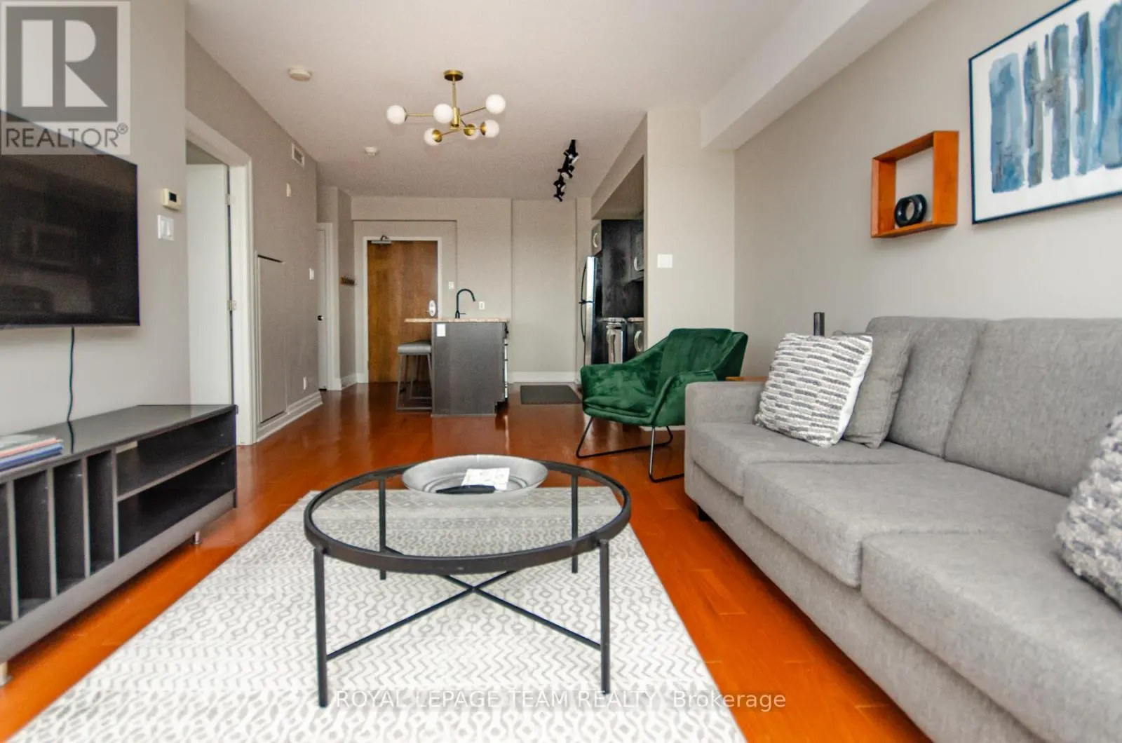 302 - 1433 WELLINGTON STREET W