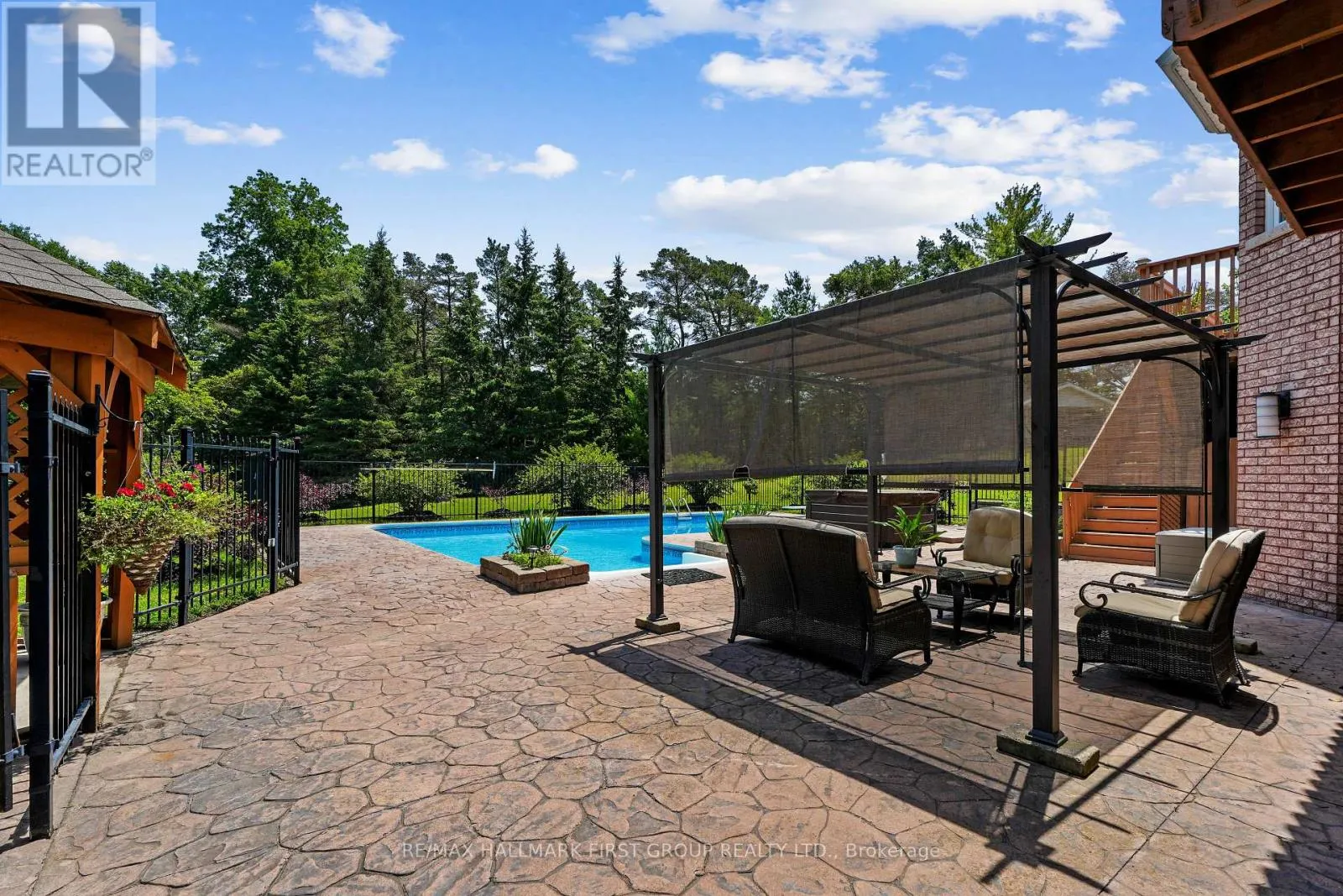 3211 CHARBROOK CRESCENT