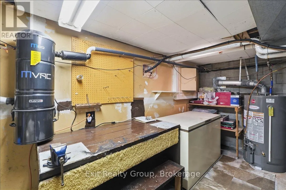 196 ELMWOOD DRIVE