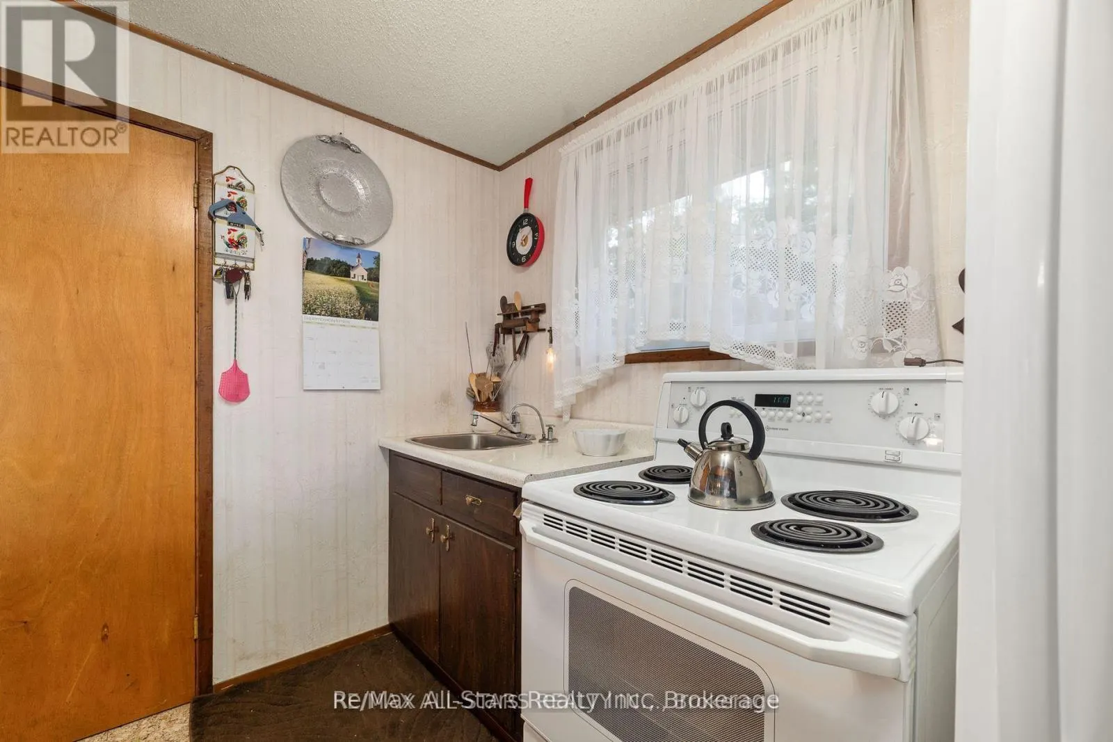 COTTAGE # 9 - 1006 YOUNGS ROAD