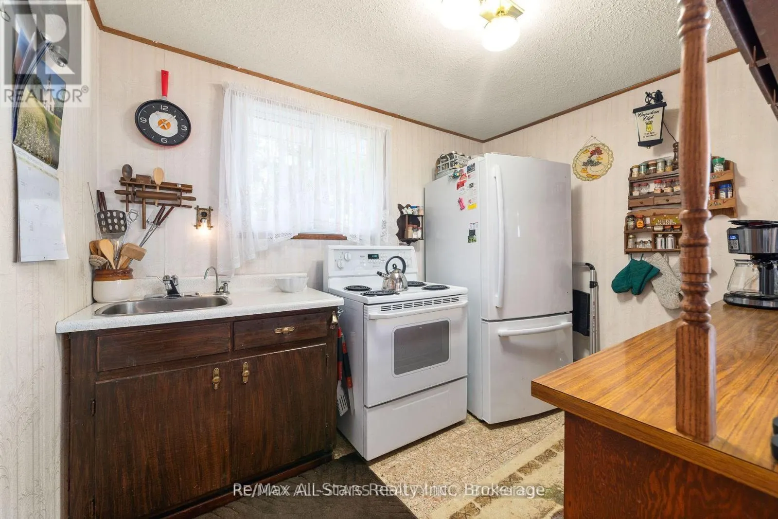 COTTAGE # 9 - 1006 YOUNGS ROAD