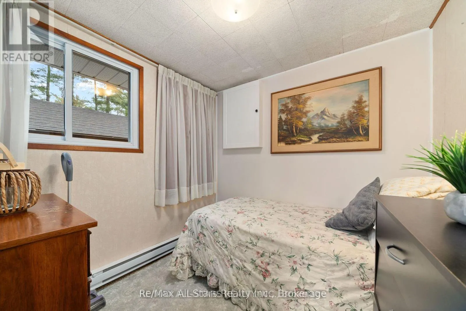 COTTAGE # 9 - 1006 YOUNGS ROAD