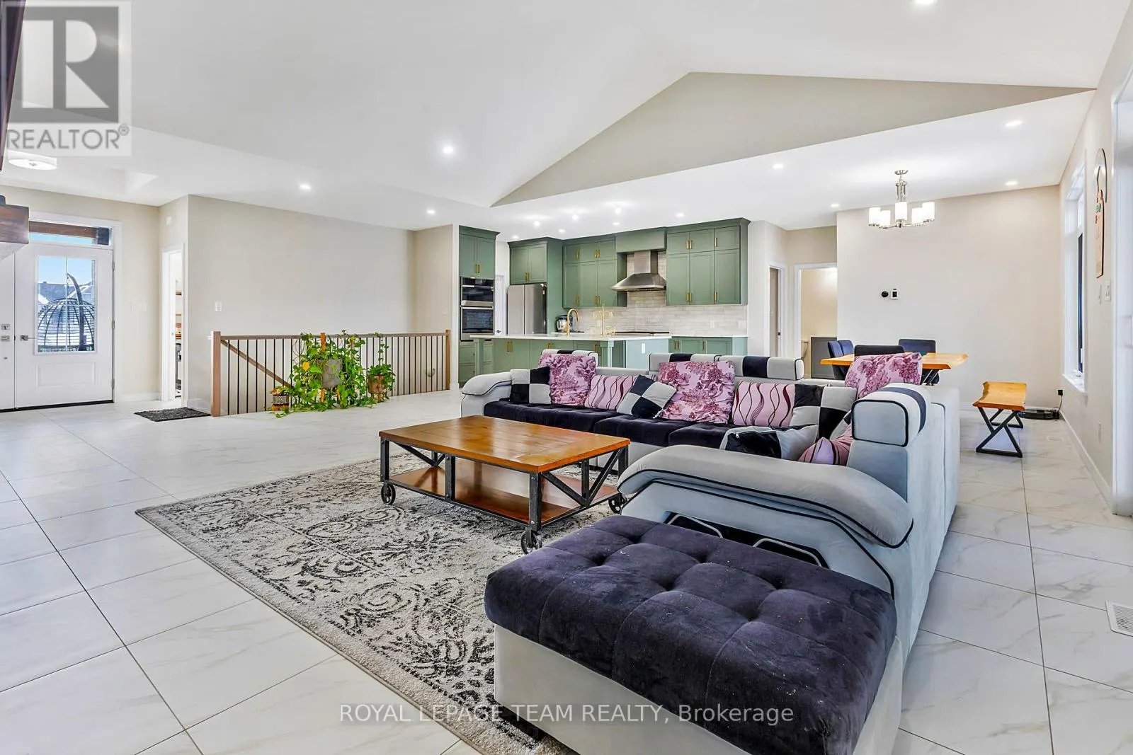224 TRUDEAU CRESCENT