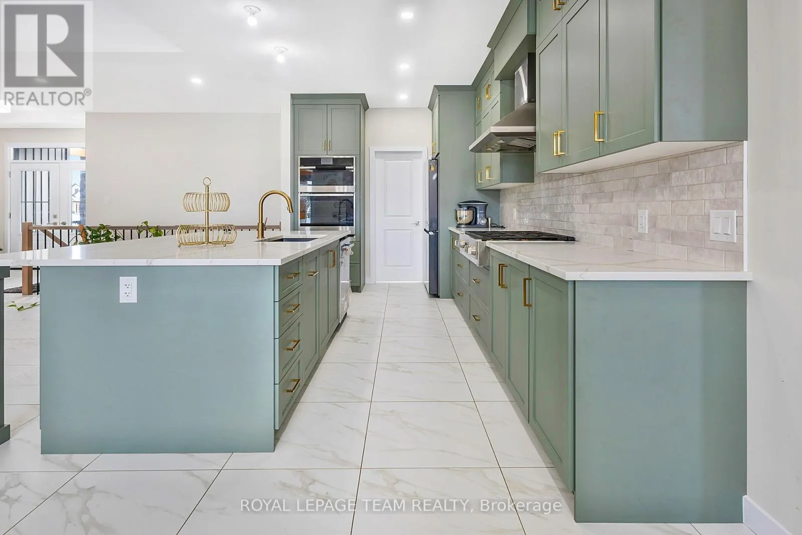 224 TRUDEAU CRESCENT