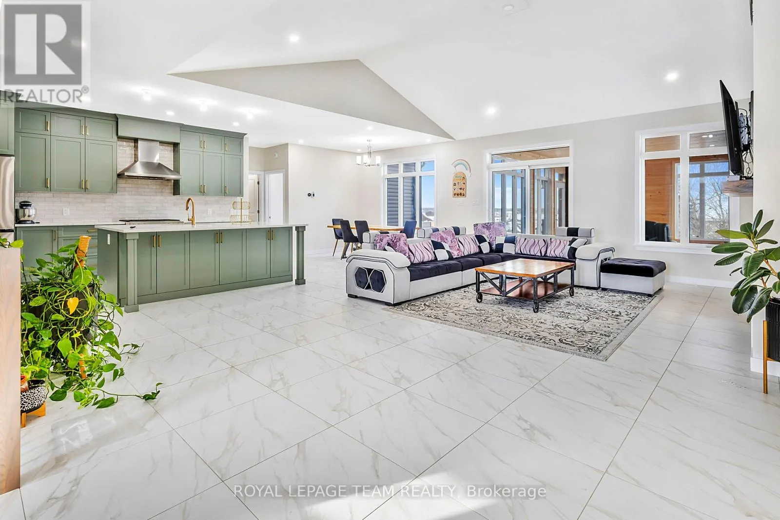 224 TRUDEAU CRESCENT