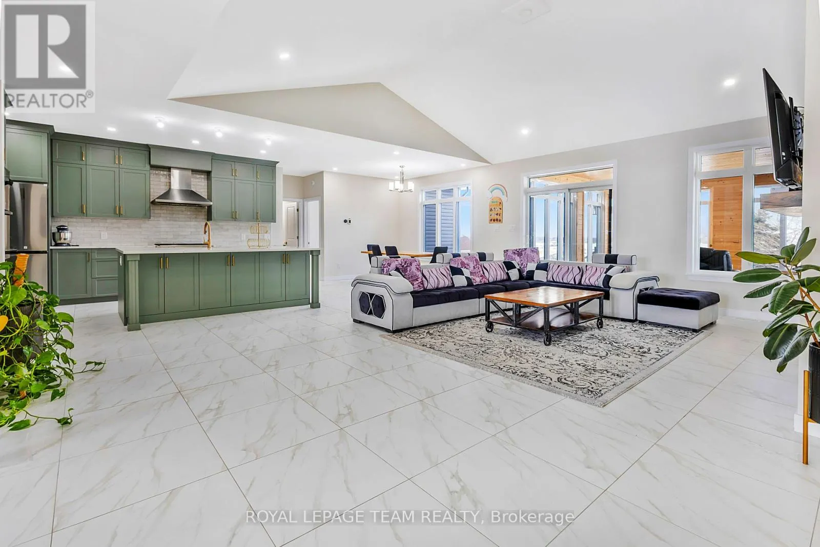 224 TRUDEAU CRESCENT