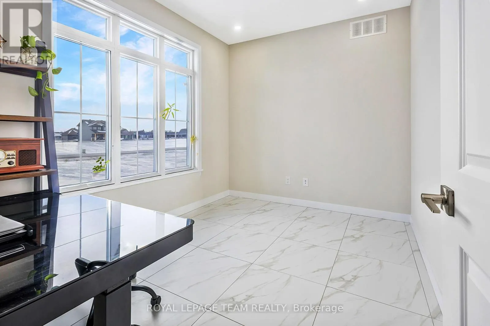 224 TRUDEAU CRESCENT