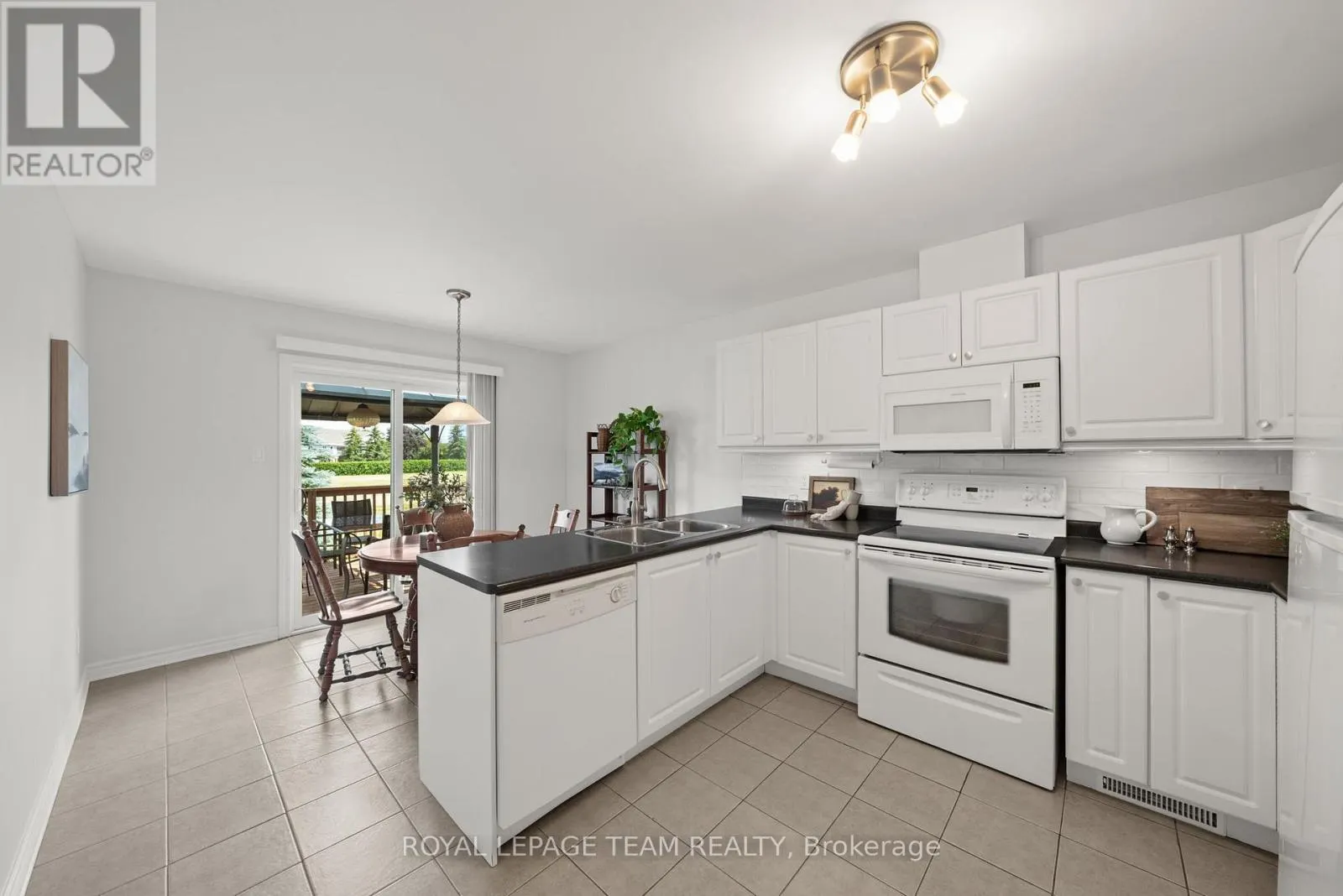 6 STONEHAVEN WAY