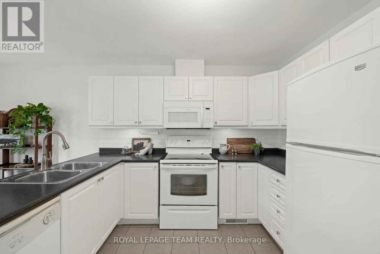 6 STONEHAVEN WAY