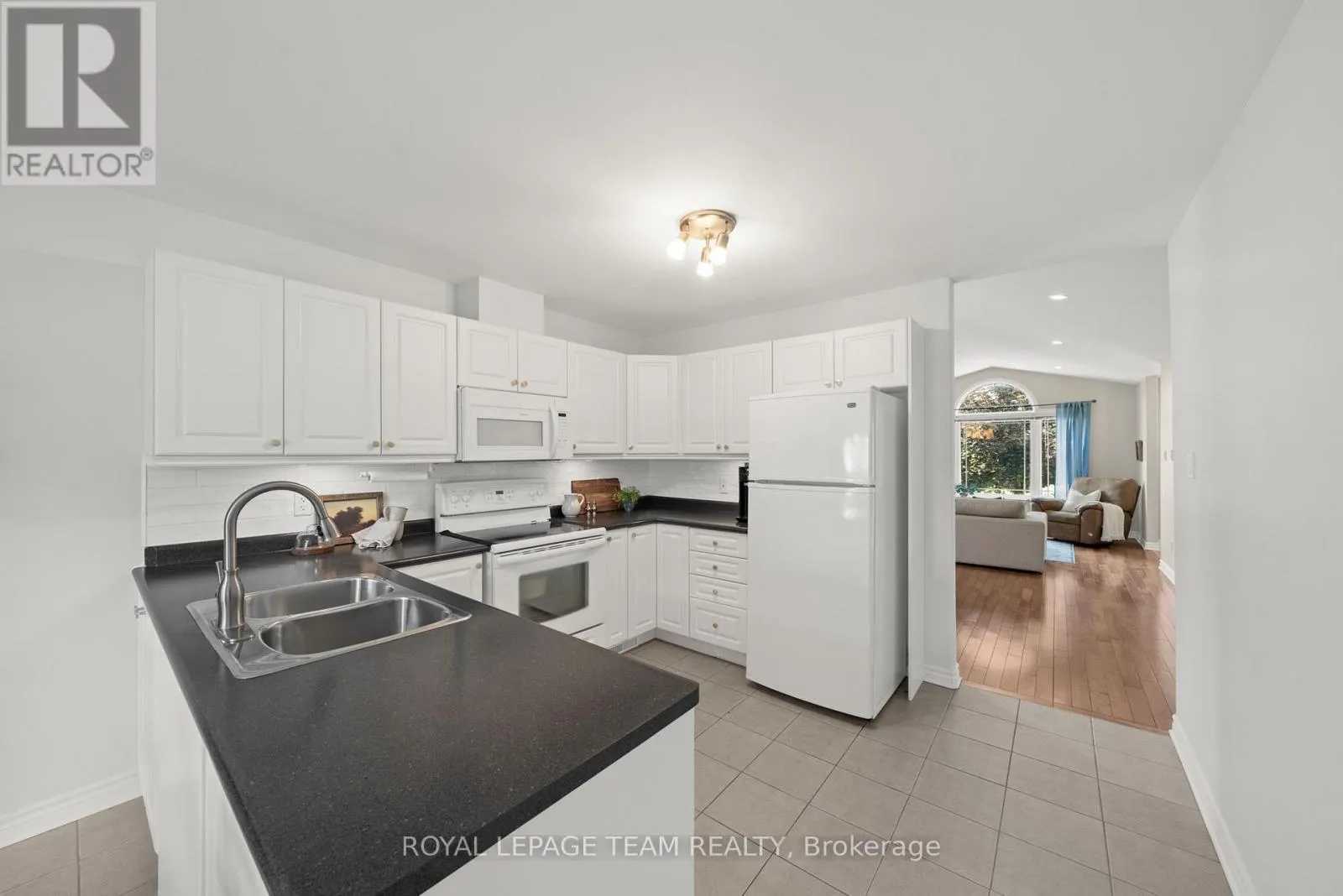 6 STONEHAVEN WAY