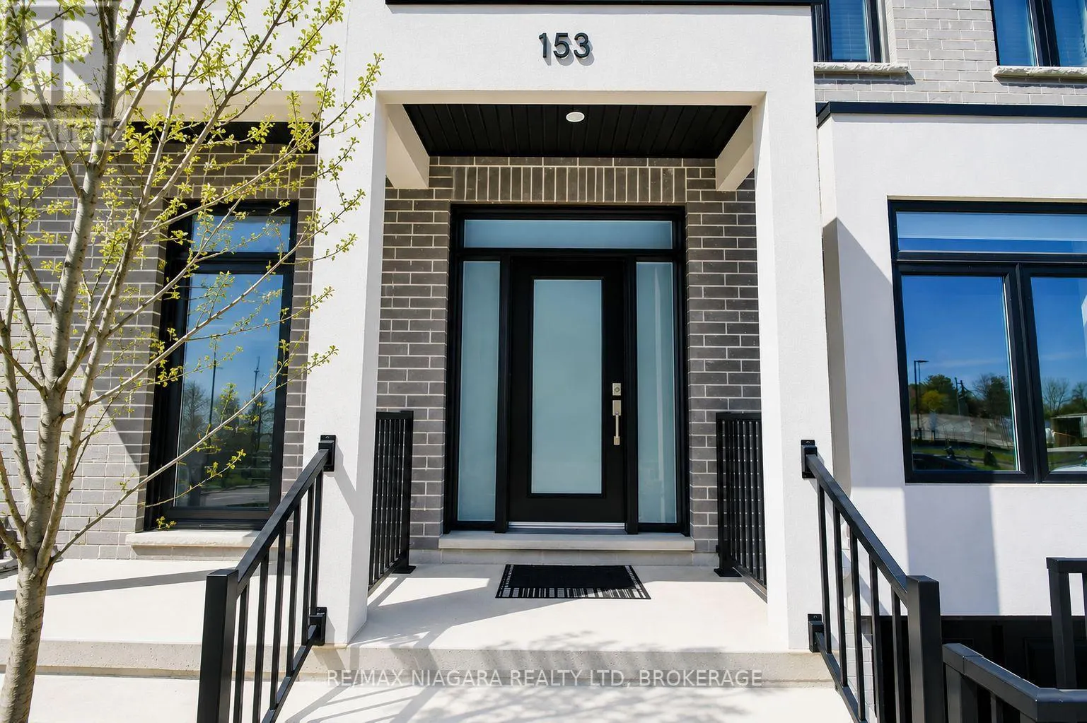 153 SUMMERSIDES BOULEVARD