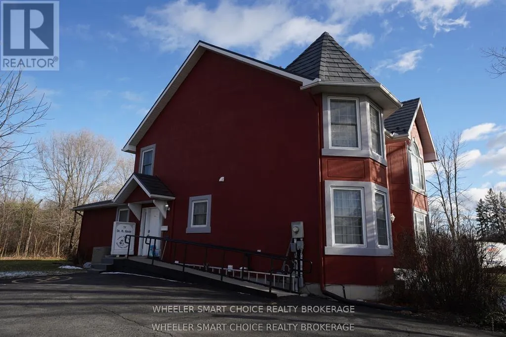 2135 PITT STREET