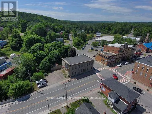 25 KING STREET E