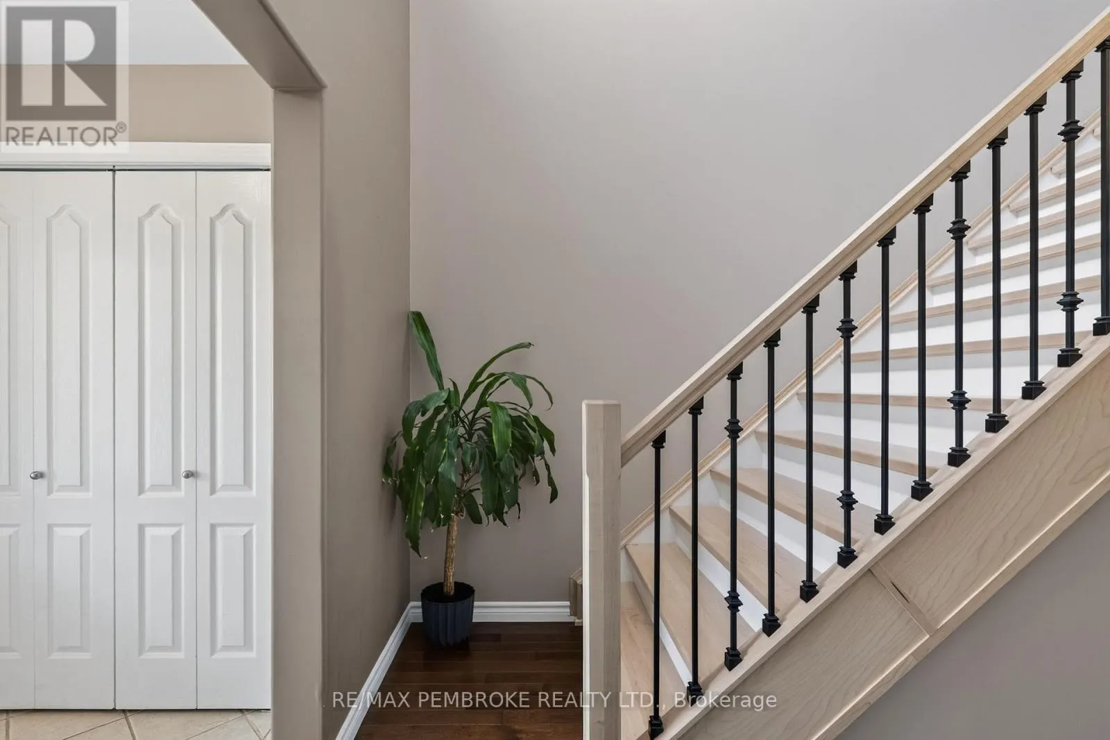 9 HERON DRIVE
