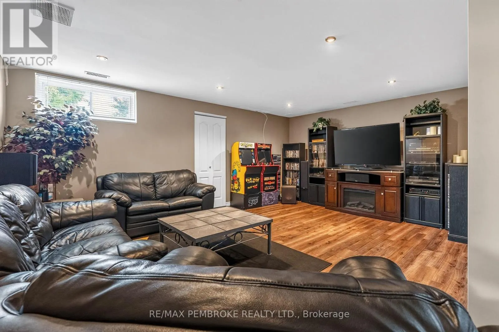 9 HERON DRIVE