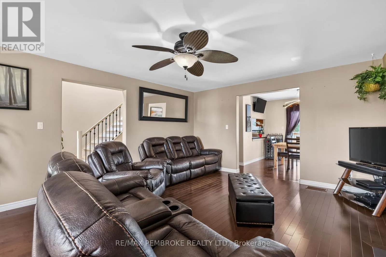 9 HERON DRIVE