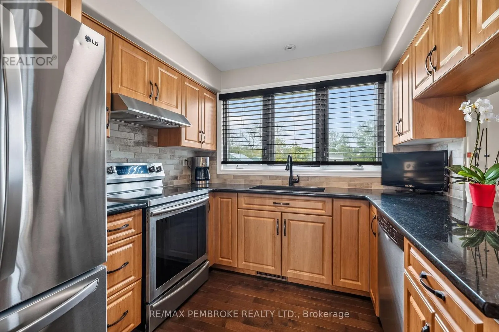 9 HERON DRIVE