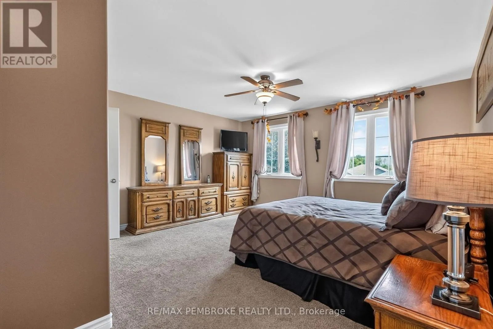 9 HERON DRIVE